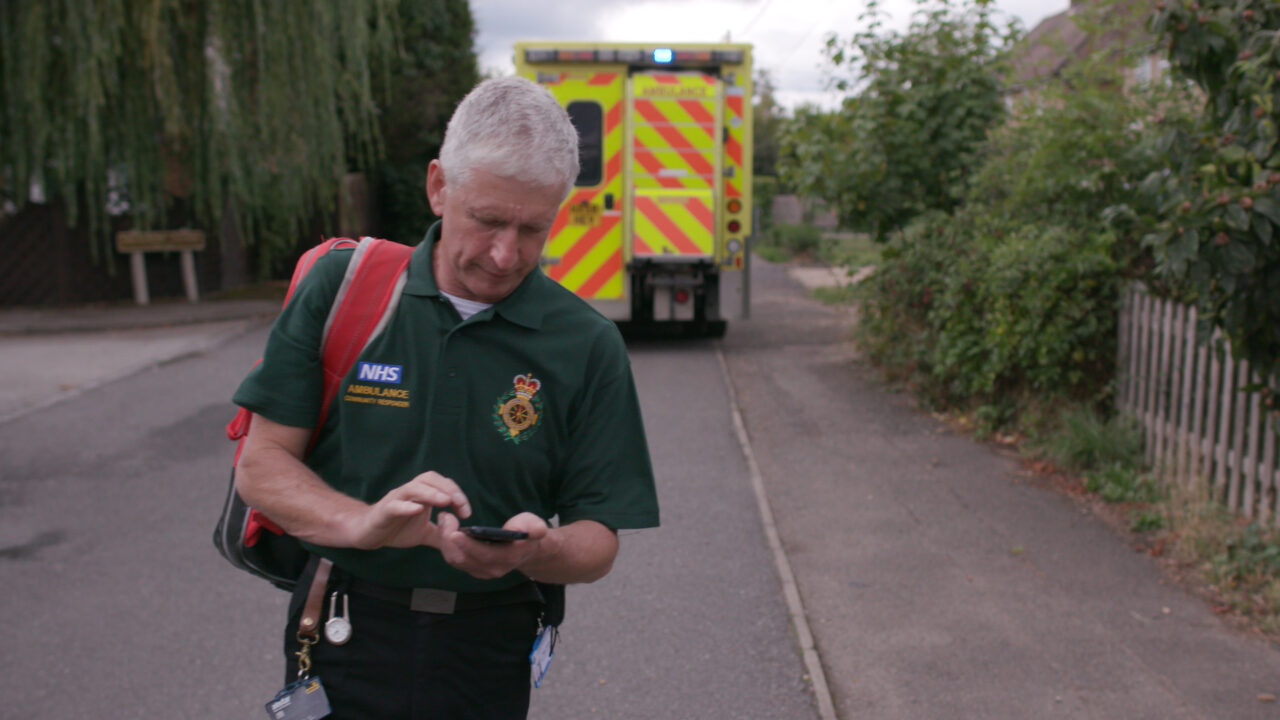 Vodafone connects South Central Ambulance Service First Responders to