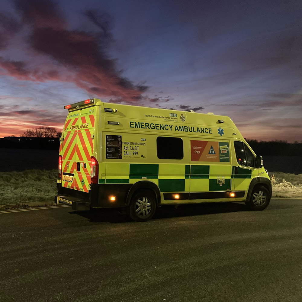 SCAS 999 ambulance