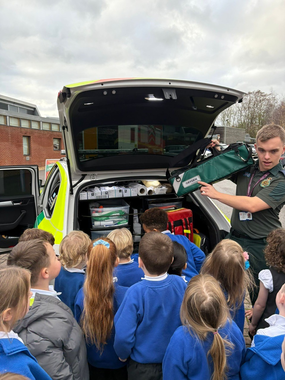 Military co-responder brings lifesaving skills to Portsmouth community on mobile library health day